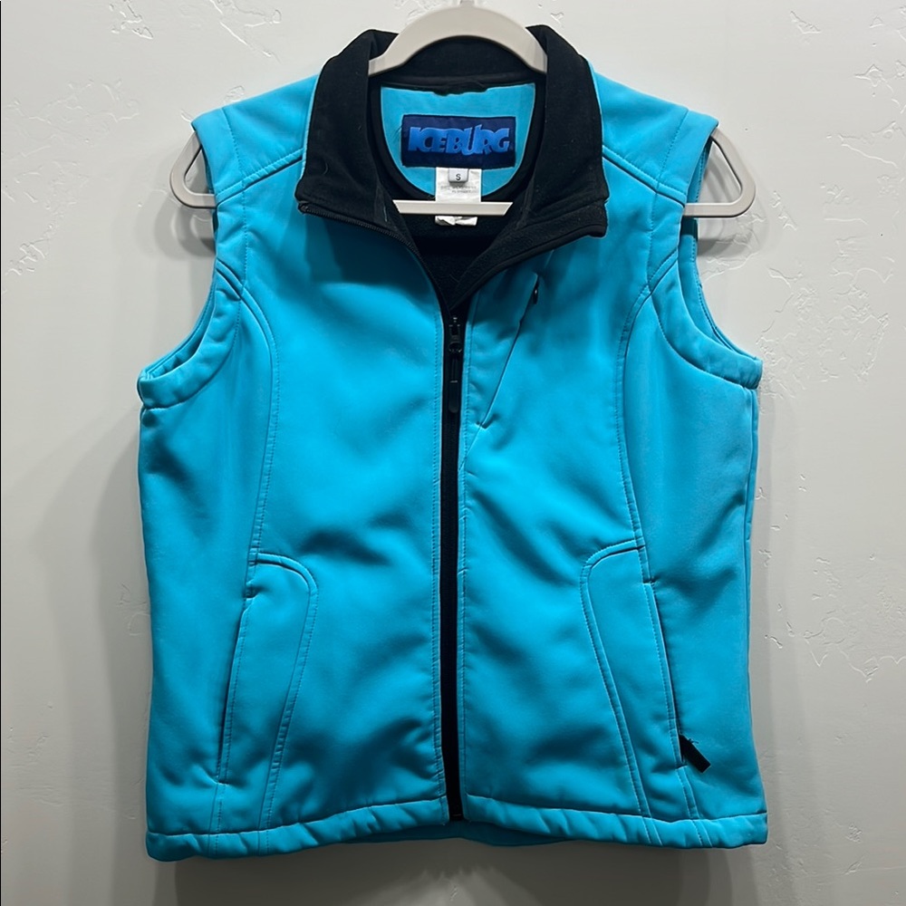 Blue and Black Performance Vest with Sporty Design